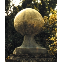 Large Ball On Base Finial - Cotswold Stone