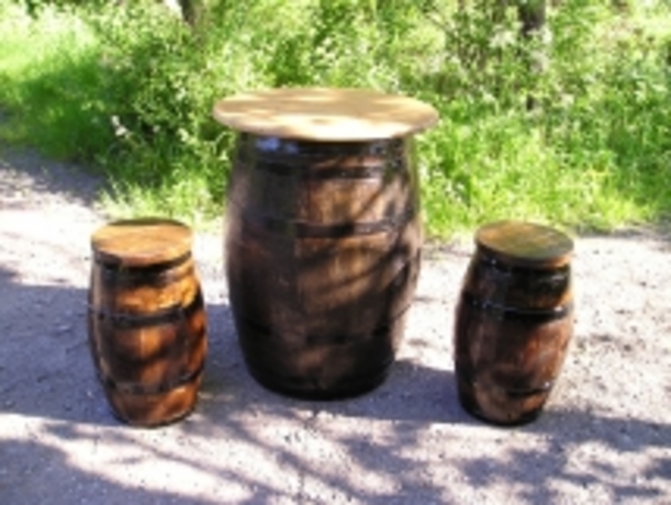 Hogshead table with stools